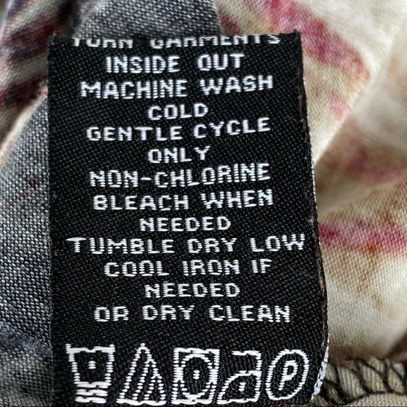 Context Handkerchief Hem Top - Picture 15 of 15